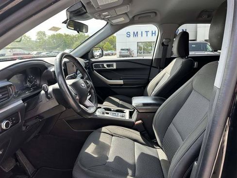 Used 2023 Ford Explorer XLT AWD/4WD image 33