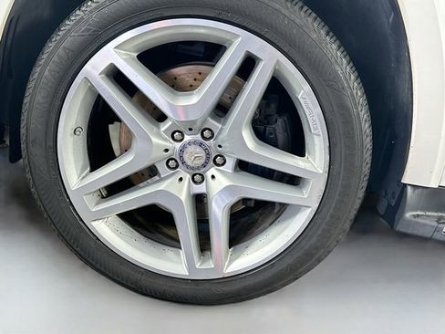 Used 2016 Mercedes-Benz GL 550 4MATIC image 35