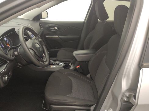 Used 2020 Jeep Cherokee Latitude image 17