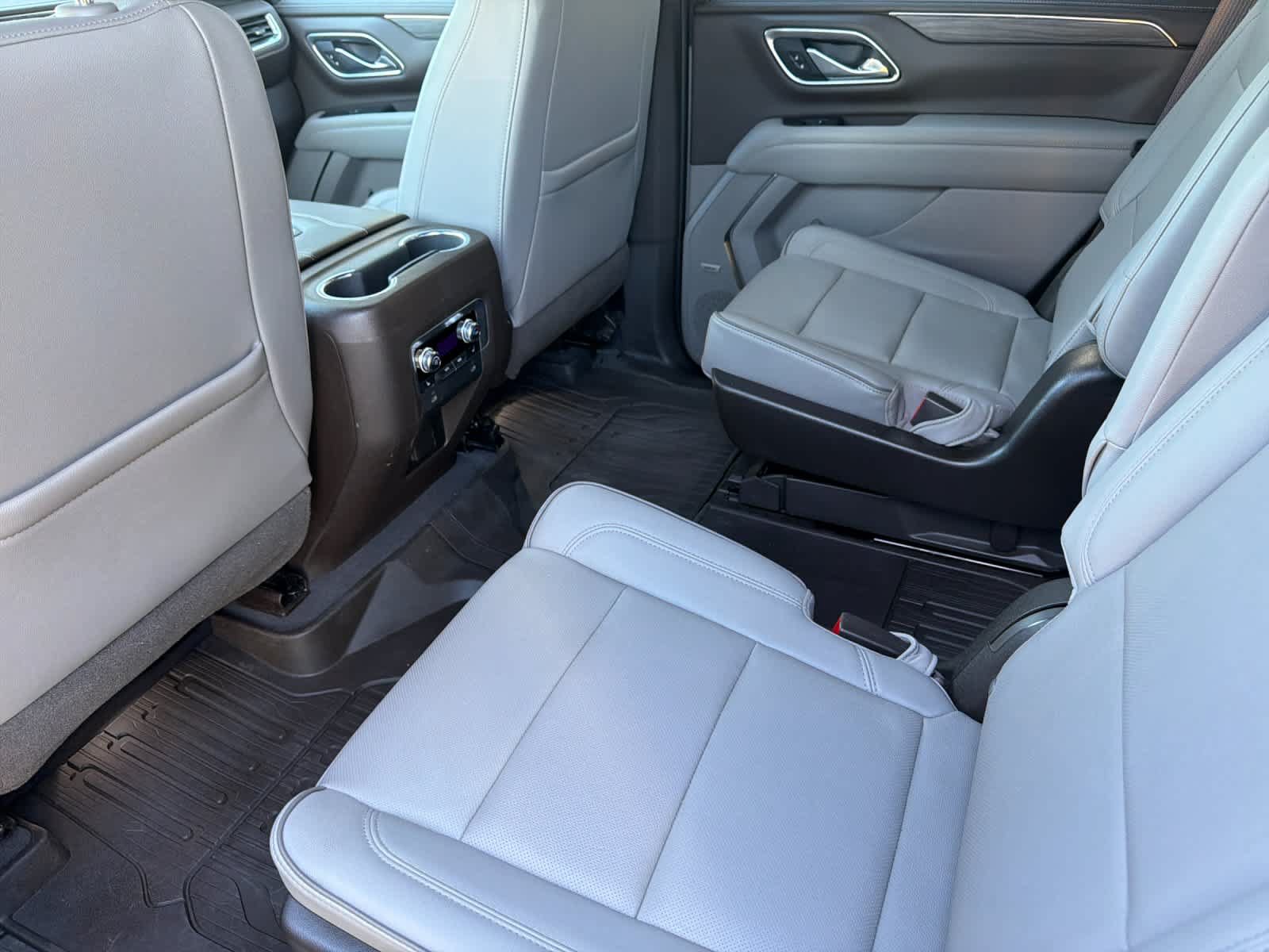 Used 2021 GMC Yukon SLT w/ SLT Luxury Plus Package AWD/4WD image 4