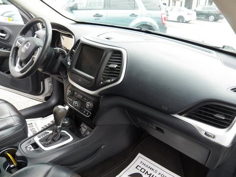 Used 2015 Jeep Cherokee Limited AWD/4WD image 16