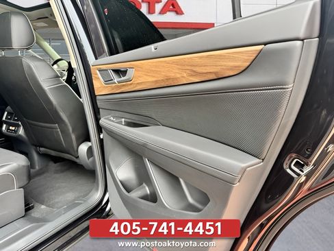 Used 2024 Volkswagen Atlas SE w/ Panoramic Sunroof Package FWD image 27