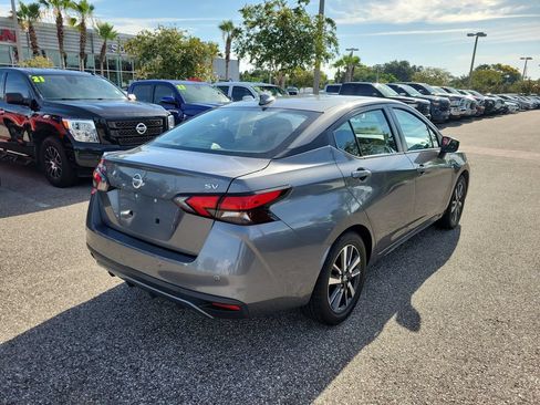 Used 2021 Nissan Versa SV FWD image 3