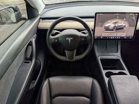 Used 2022 Tesla Model Y Long Range AWD/4WD image 23