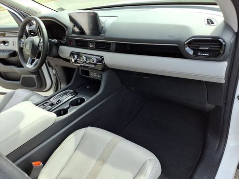 Used 2023 Honda Pilot Touring image 16
