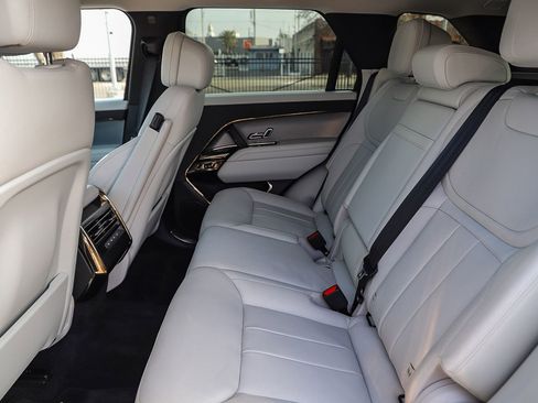 Used 2024 Land Rover Range Rover Sport SE image 19