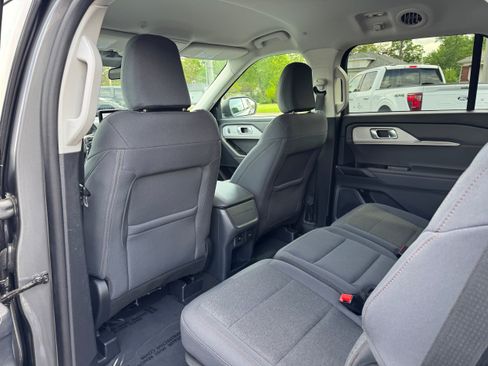 Used 2025 Ford Explorer Active AWD/4WD image 13