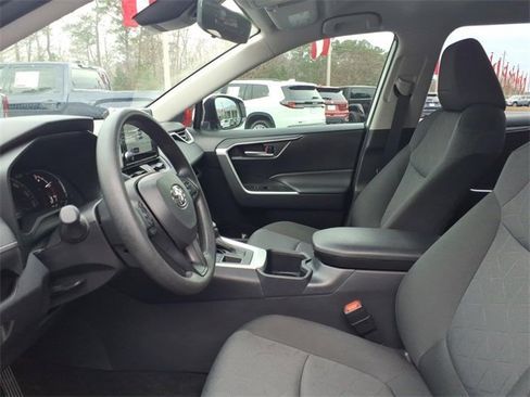 Used 2025 Toyota RAV4 XLE image 5