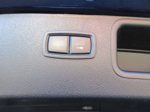 Used 2024 Porsche Macan image 36