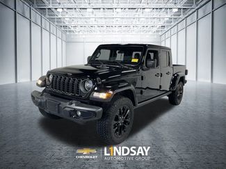 Used 2025 Jeep Gladiator Sport video 1
