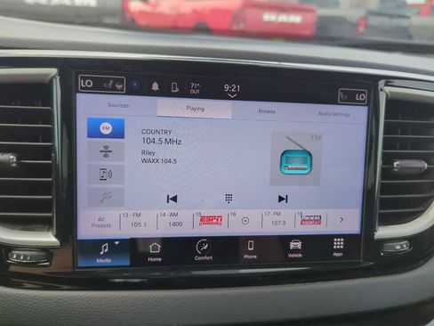 Used 2023 Chrysler Pacifica Touring-L FWD image 14