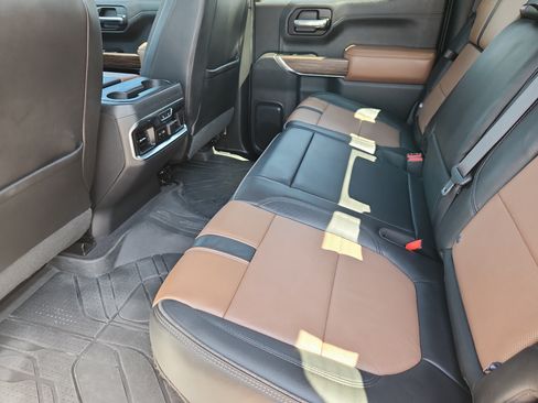 Used 2020 Chevrolet Silverado 1500 High Country w/ Technology Package AWD/4WD image 13