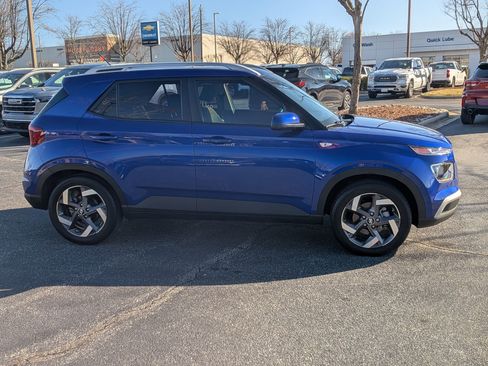Used 2024 Hyundai Venue SEL image 10