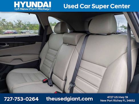 Used 2017 Kia Sorento EX image 14