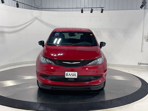 Used 2026 Chrysler Voyager LX image 4