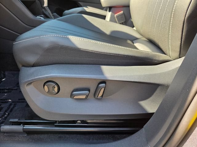 Used 2024 Volkswagen Tiguan SE R-Line w/ MDO Package, Three-Row FWD image 10