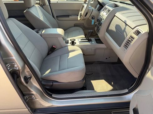 Used 2010 Ford Escape XLT image 11