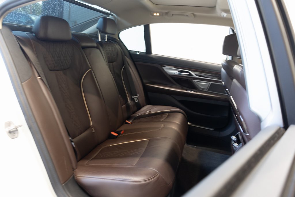 Used 2021 BMW 740i w/ Premium Package RWD image 23