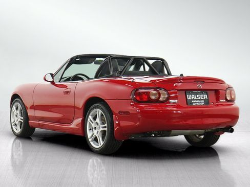 Used 2005 MAZDA MX-5 Miata LS w/ Sports Look Appearance Pkg RWD image 3