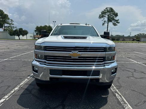 Used 2018 Chevrolet Silverado 3500 LT w/ LT Convenience Package AWD/4WD image 3