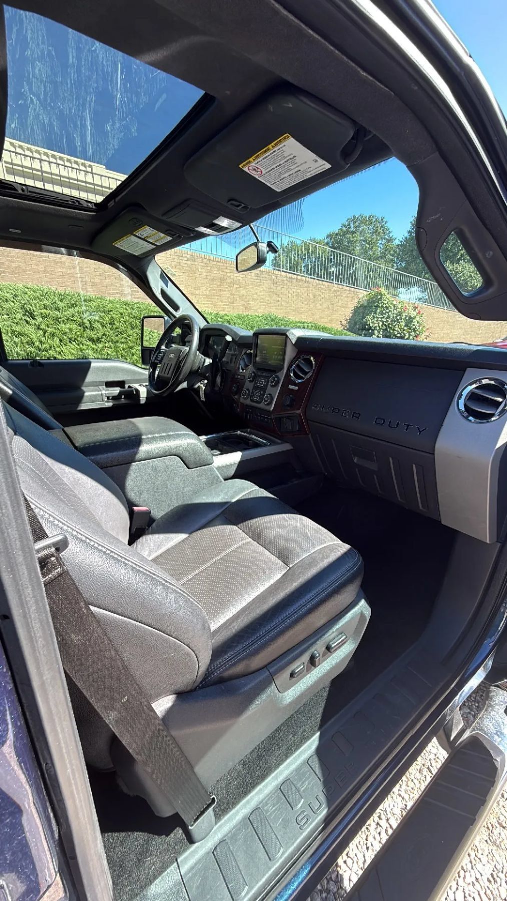 Used 2015 Ford F250 Lariat w/ Lariat Ultimate Package AWD/4WD image 36