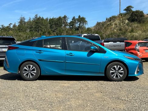 Used 2017 Toyota Prius Prime Advanced w/ Protection Package FWD image 4