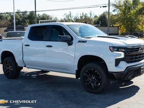 Used 2025 Chevrolet Silverado 1500 LT Trail Boss w/ Dark Appearance Package image 3