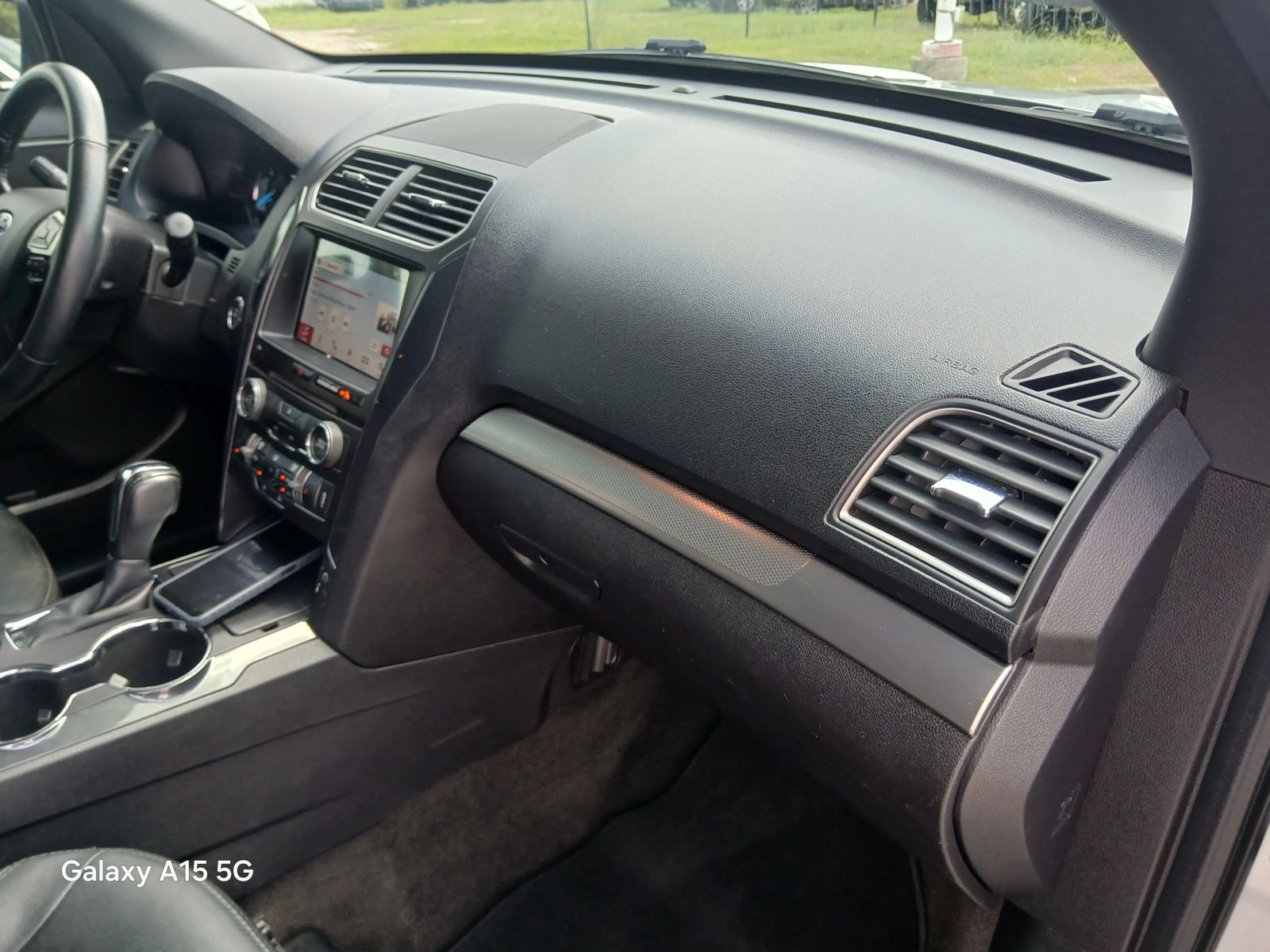 Used 2018 Ford Explorer XLT w/ Equipment Group 202A AWD/4WD image 21