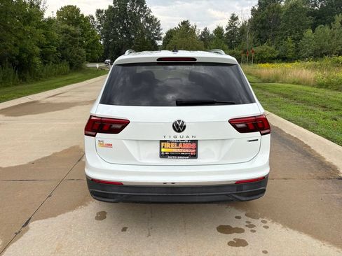 Used 2024 Volkswagen Tiguan SE AWD/4WD image 8