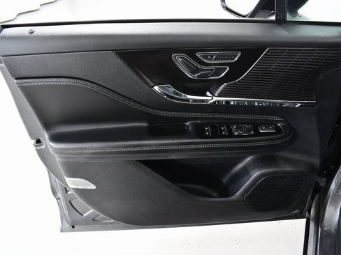 Used 2021 Lincoln Corsair AWD w/ Premium Package image 24