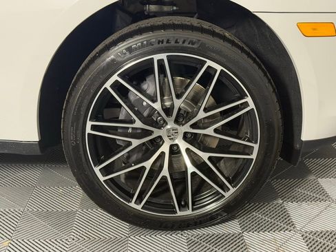 Certified 2026 Porsche Macan image 12