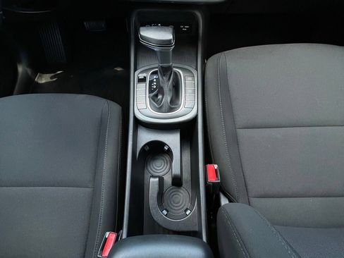 Used 2025 Hyundai Kona SEL FWD image 19
