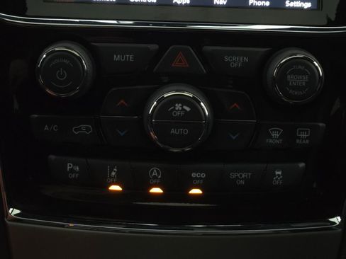 Used 2022 Jeep Grand Cherokee Laredo X image 29