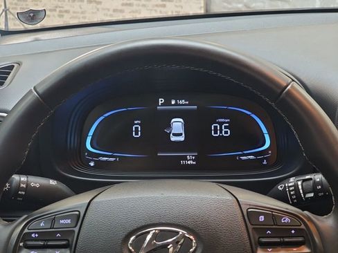 Used 2025 Hyundai Venue SEL image 18