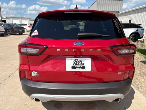 New 2025 Ford Escape PHEV image 9