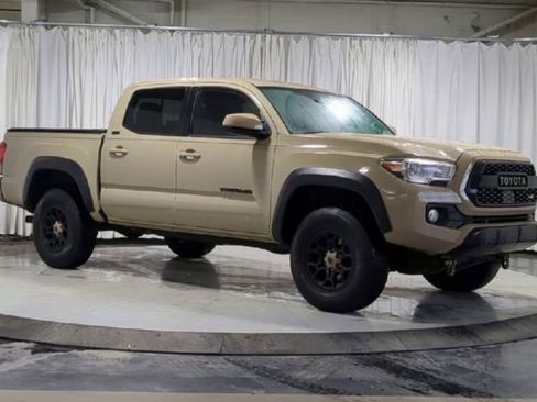 Used 2019 Toyota Tacoma SR5 image 2