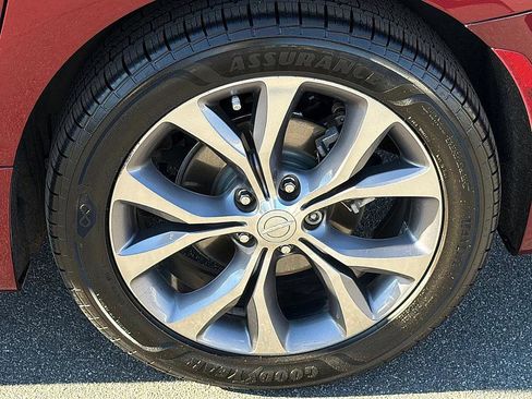 Used 2019 Chrysler Pacifica Limited w/ Tire & Wheel Group image 6