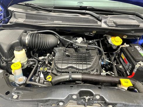 Used 2019 Dodge Grand Caravan SXT image 37