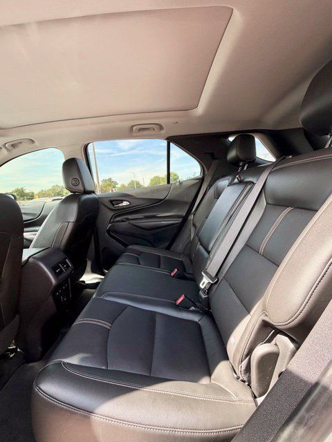 Used 2022 Chevrolet Equinox Premier AWD/4WD image 12