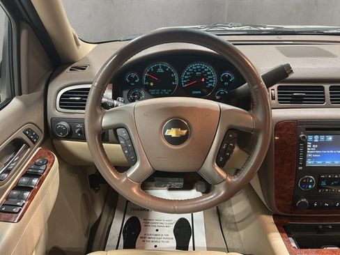 Used 2013 Chevrolet Suburban LTZ image 13