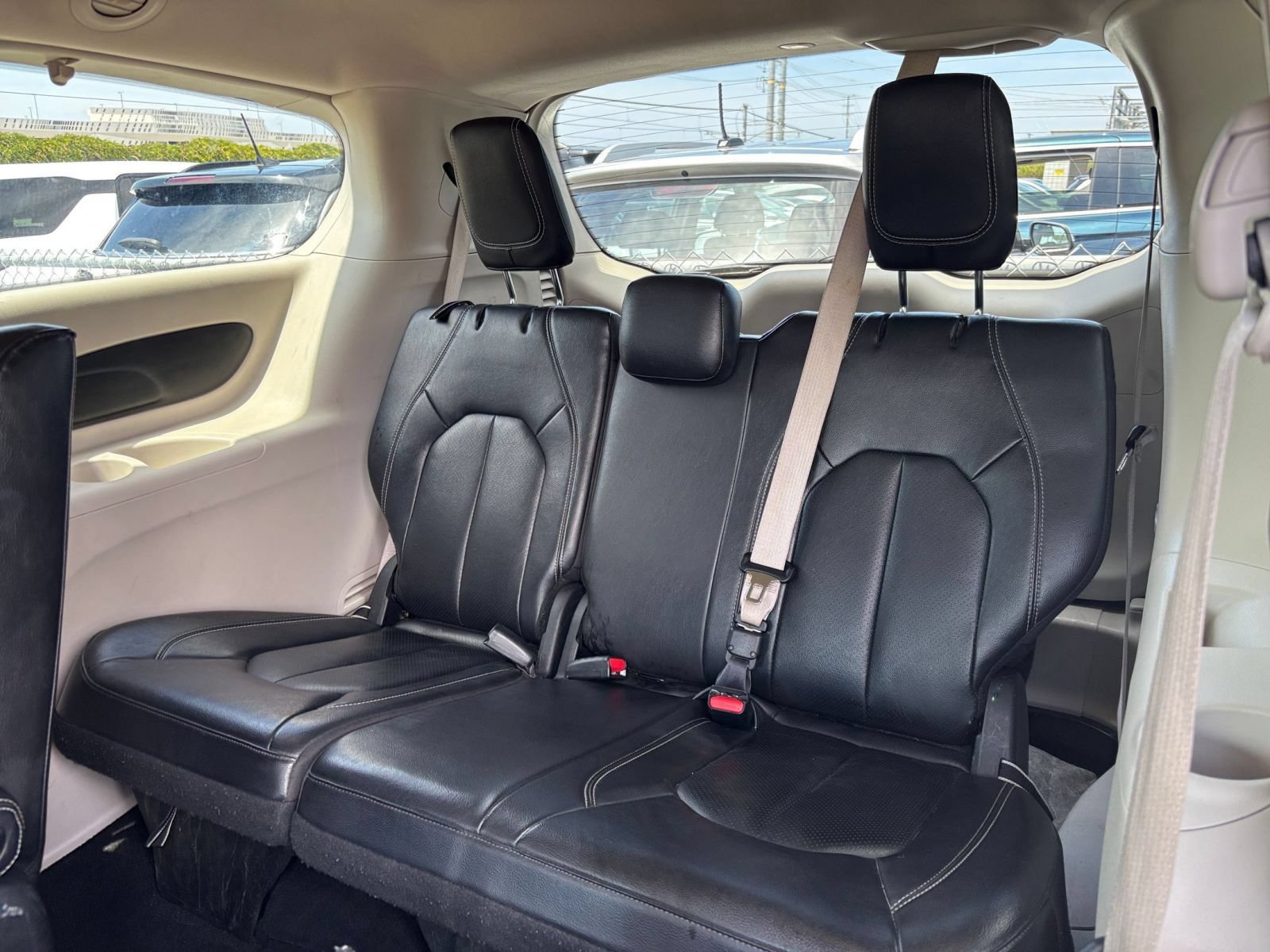 Used 2022 Chrysler Pacifica Touring-L FWD image 30