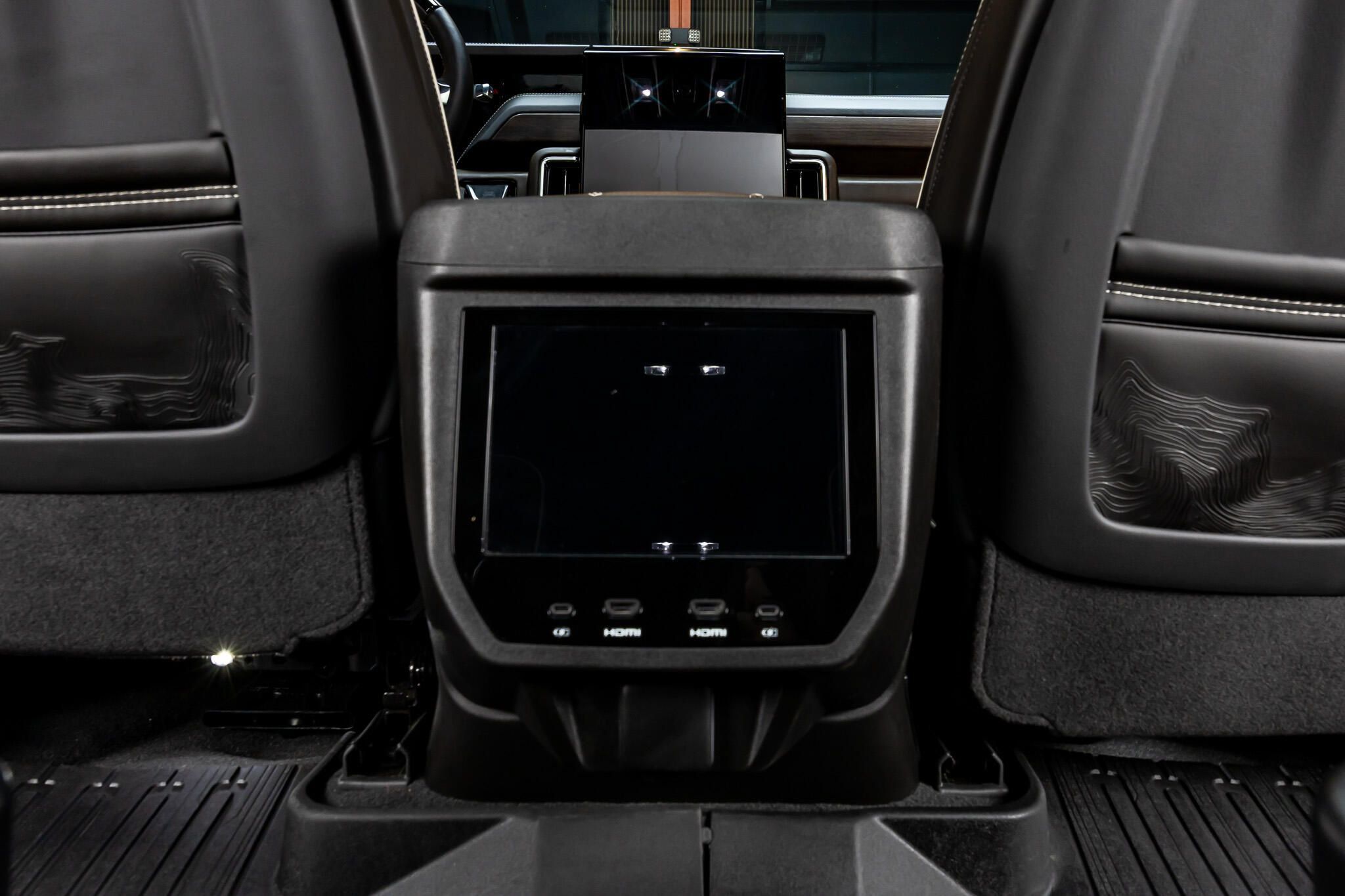Used 2025 GMC Yukon Denali Ultimate w/ LPO, Floor Liner Package AWD/4WD image 32