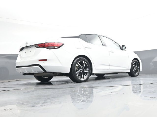 Used 2025 Nissan Sentra SV FWD image 32