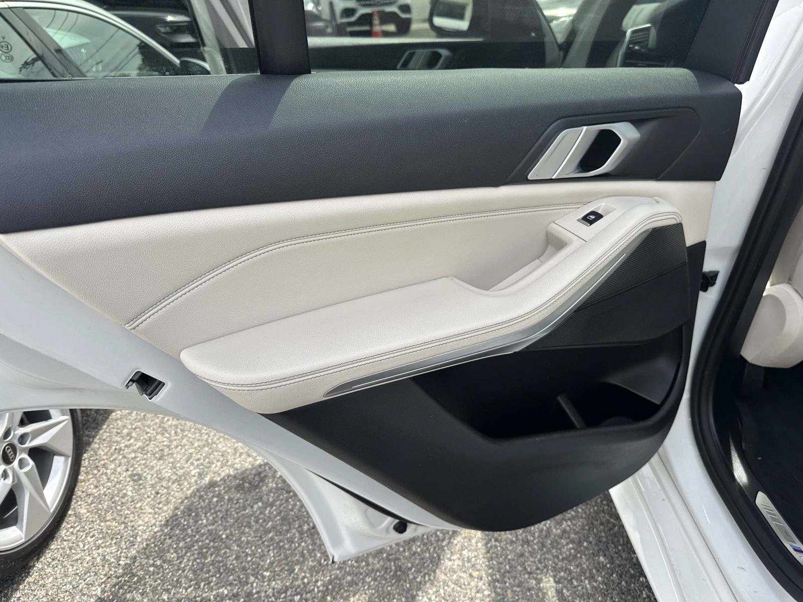 Used 2019 BMW X5 xDrive40i w/ M Sport Package AWD/4WD image 16