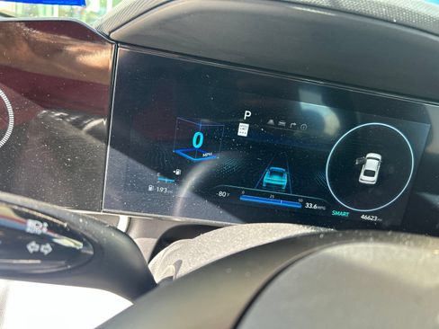 Used 2025 Hyundai Elantra Limited FWD image 19