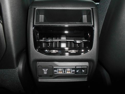New 2025 Jeep Grand Cherokee Limited w/ Black Appearance Package AWD/4WD image 19
