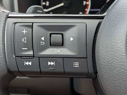 Used 2023 Nissan Rogue SV FWD image 23
