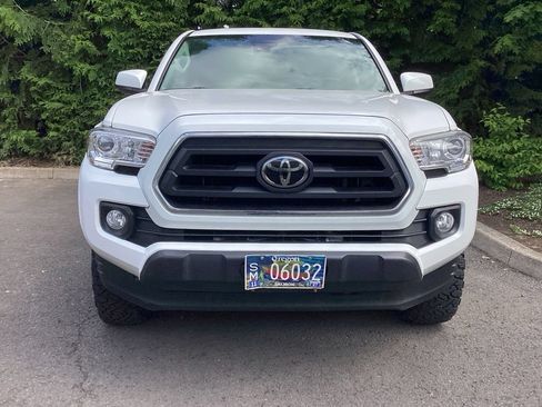 Used 2022 Toyota Tacoma SR5 AWD/4WD image 19