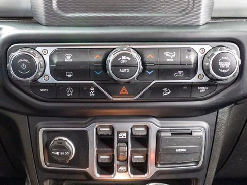 Used 2020 Jeep Wrangler Unlimited Sahara image 16