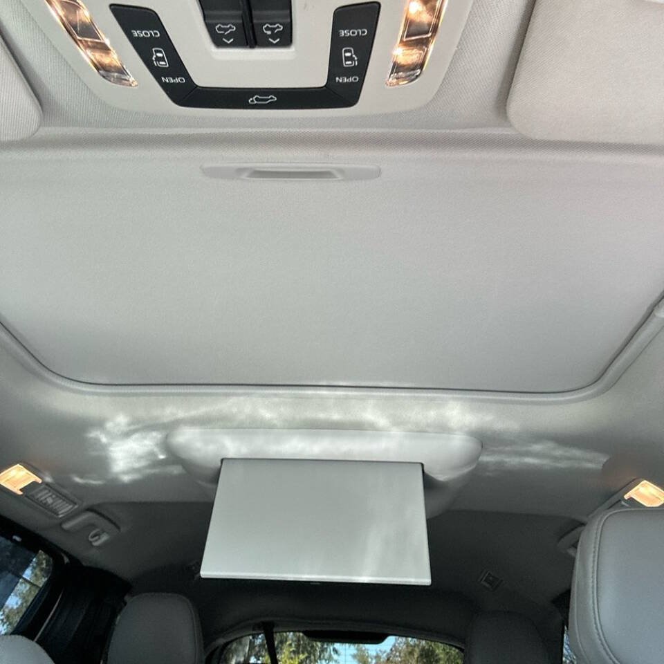 Used 2025 Toyota Sienna XLE w/ XLE Plus Package FWD image 20